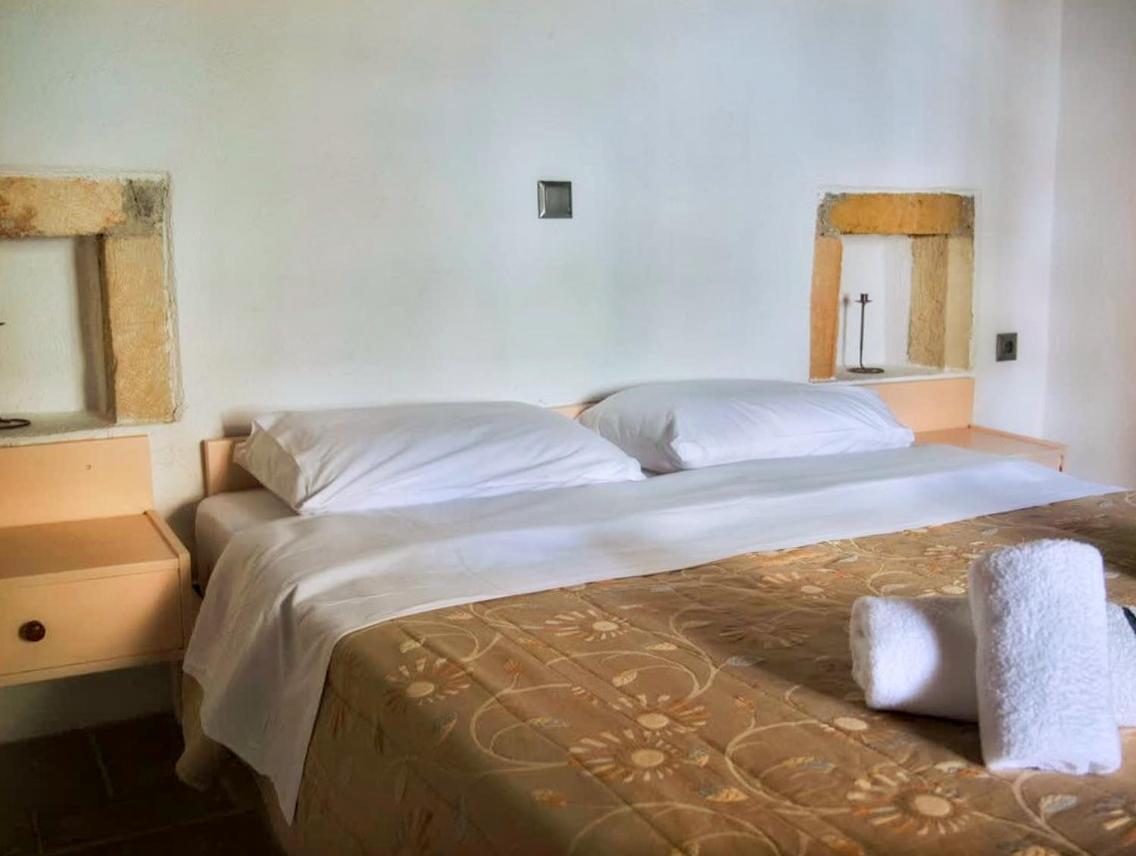 Menexes Suites Monemvasía Exteriör bild