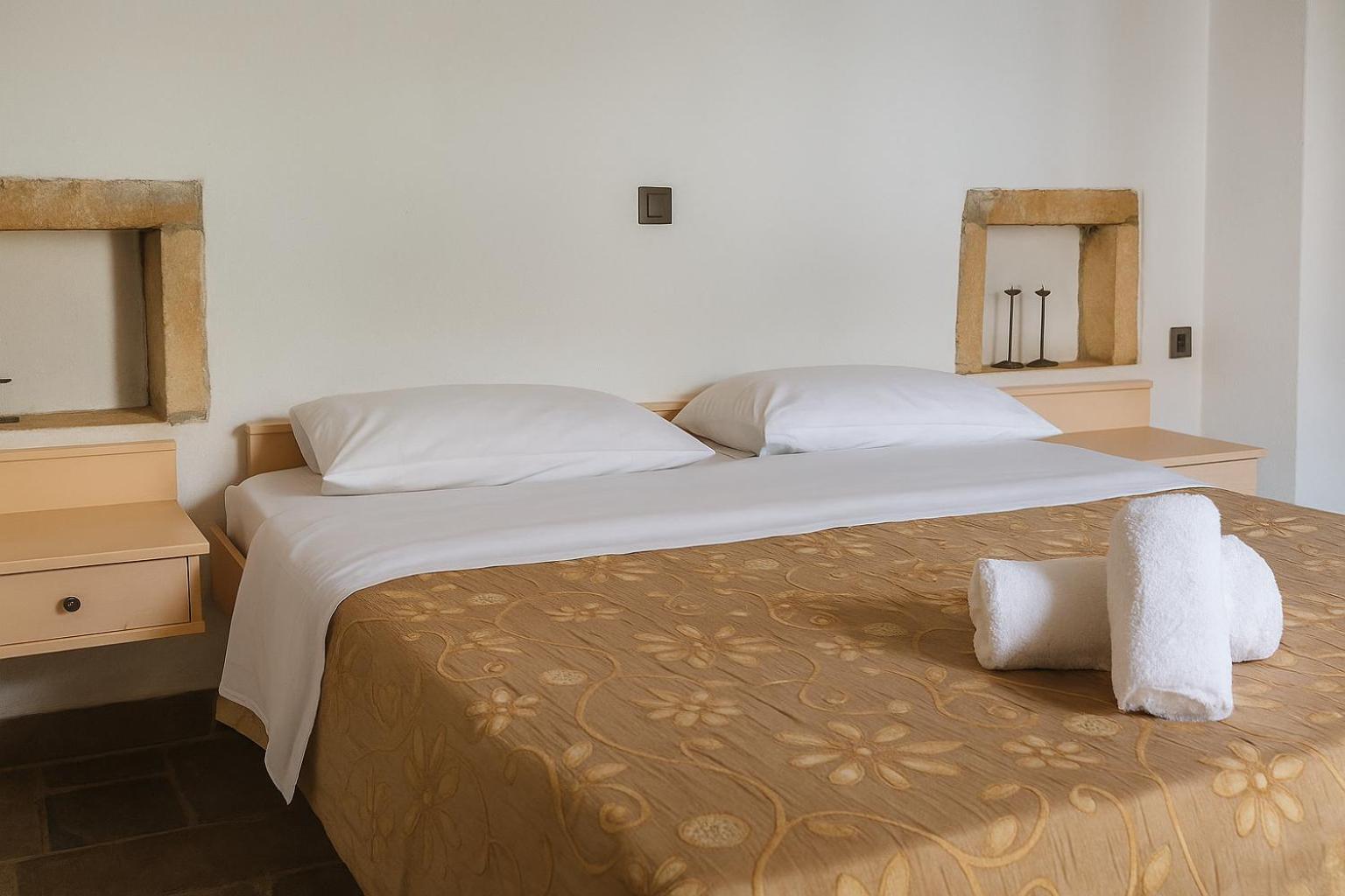 Menexes Suites Monemvasía Exteriör bild